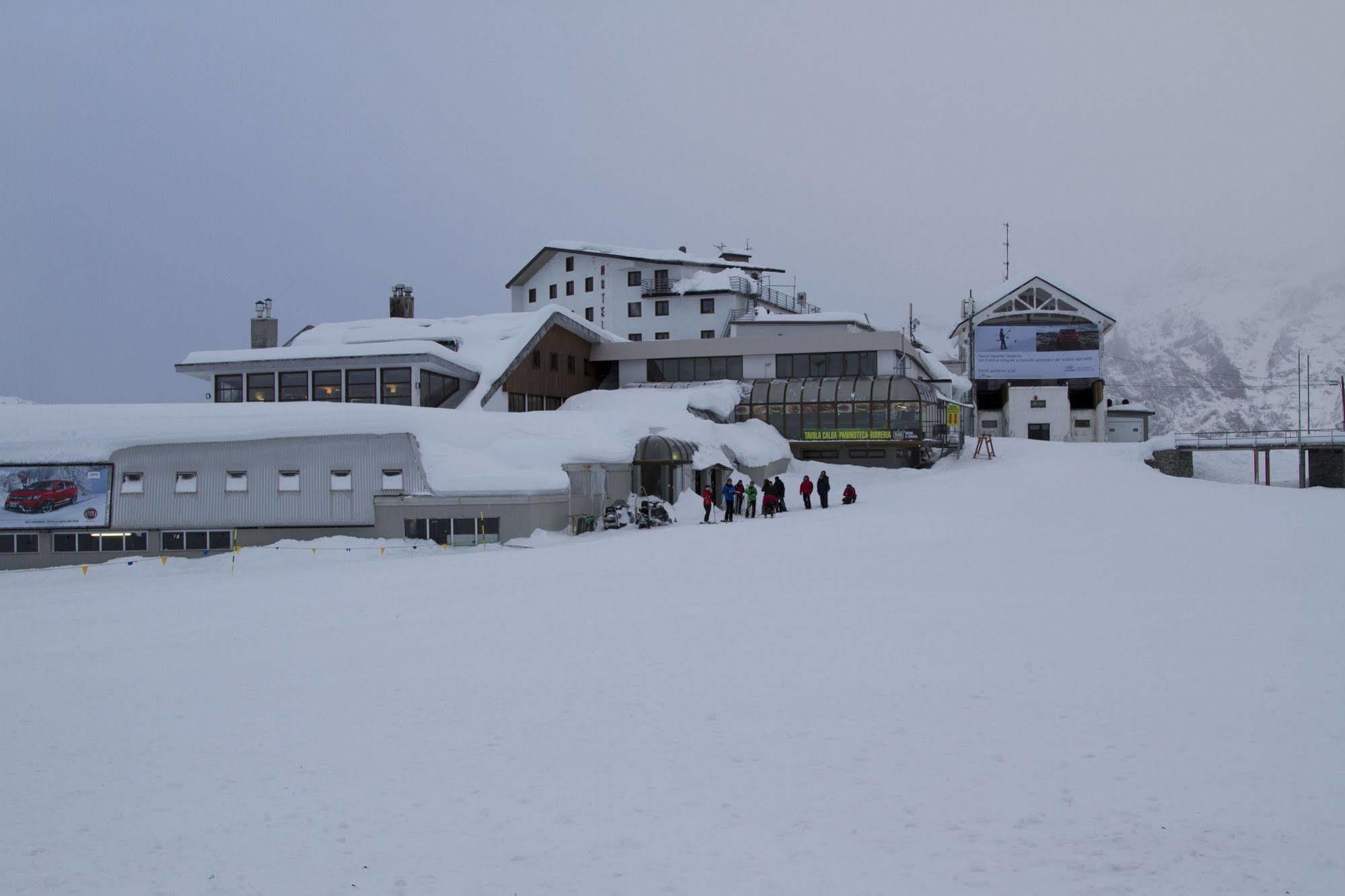 Hotel Lo Stambecco Breuil-Cervinia Exterior photo