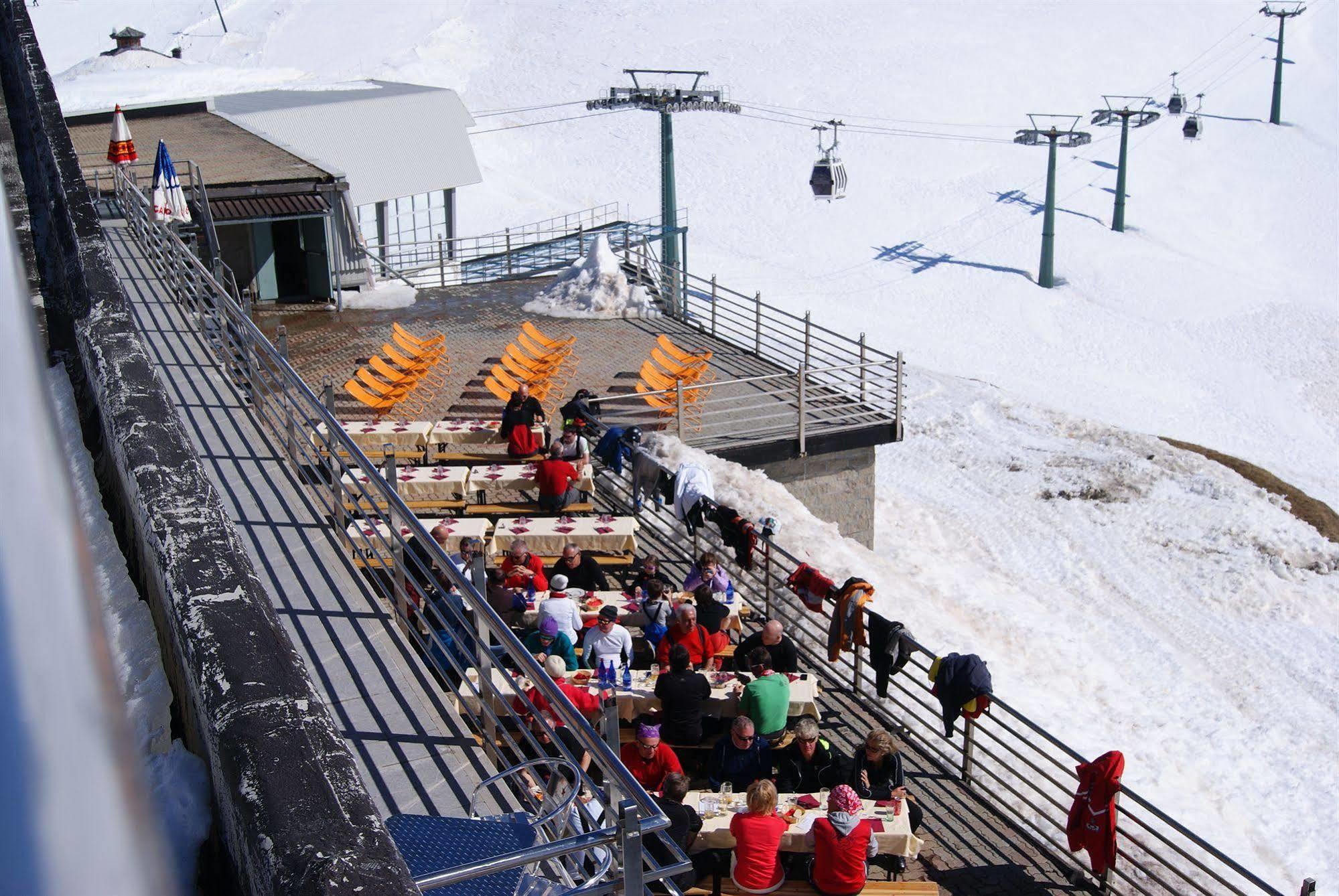 Hotel Lo Stambecco Breuil-Cervinia Exterior photo