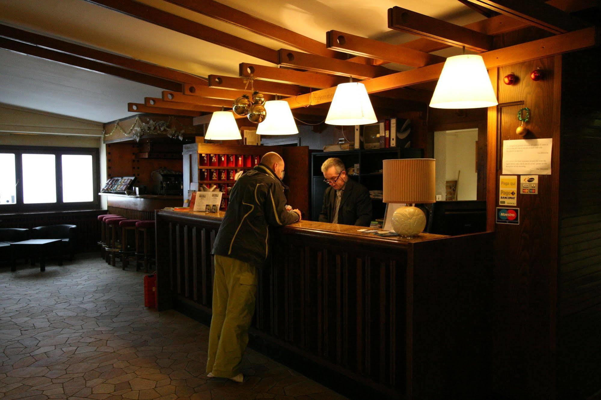 Hotel Lo Stambecco Breuil-Cervinia Exterior photo